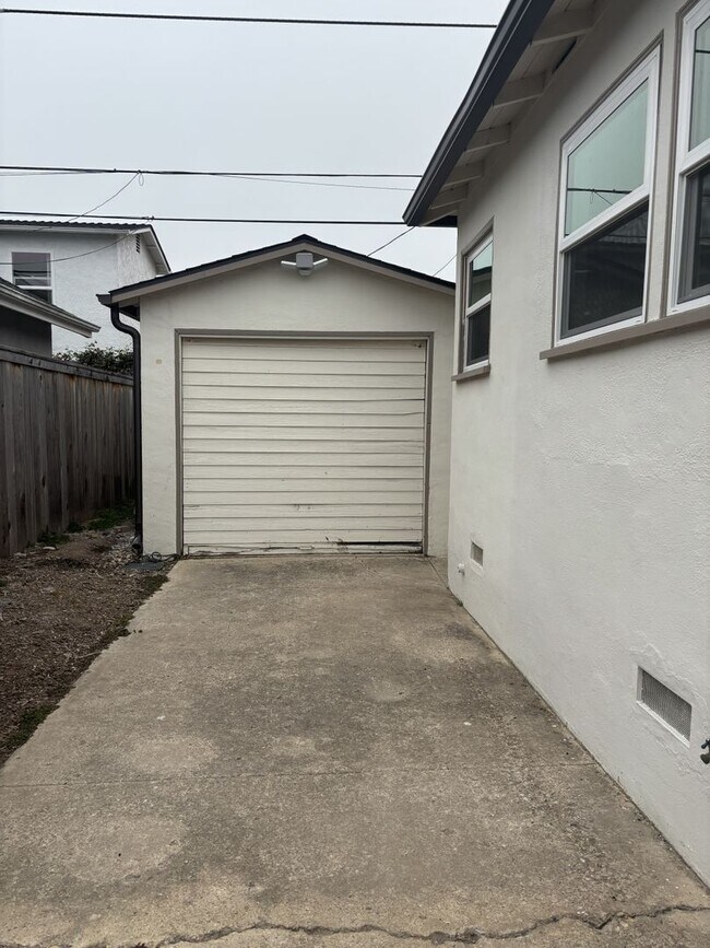 Building Photo - 314 Castaic Ave