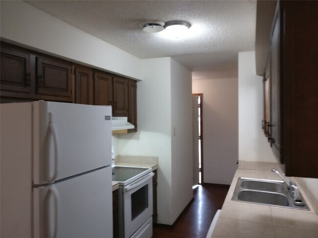 Building Photo - 3143 Old Missouri Rd