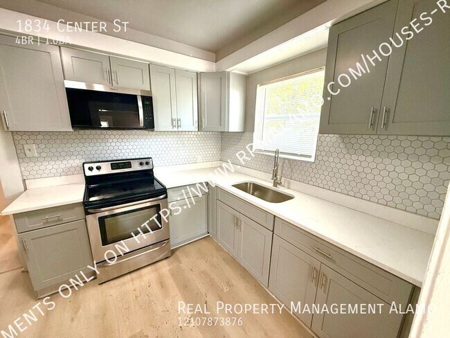 Building Photo - 1834 Center St