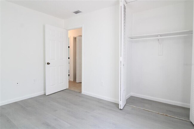 Building Photo - 1926 Honour Rd