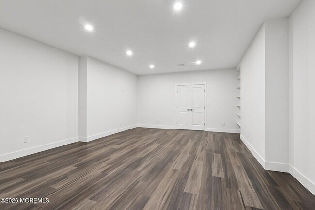 Building Photo - 2 Dogleg Ln