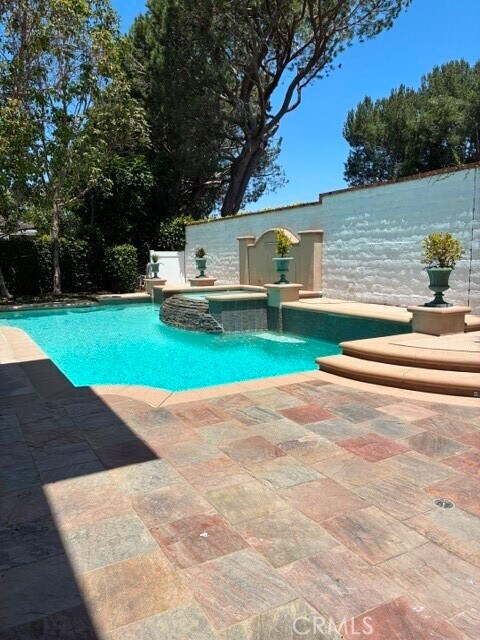 Building Photo - 32 Gleneagles Dr
