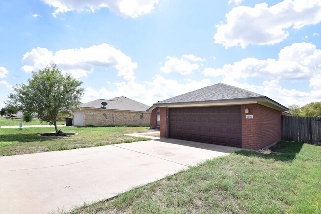 Building Photo - 4402 Water Oak Dr