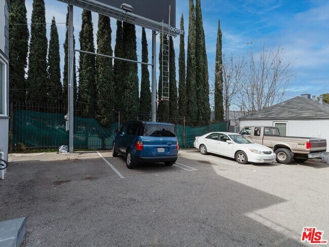 Building Photo - 11472 Ventura Blvd
