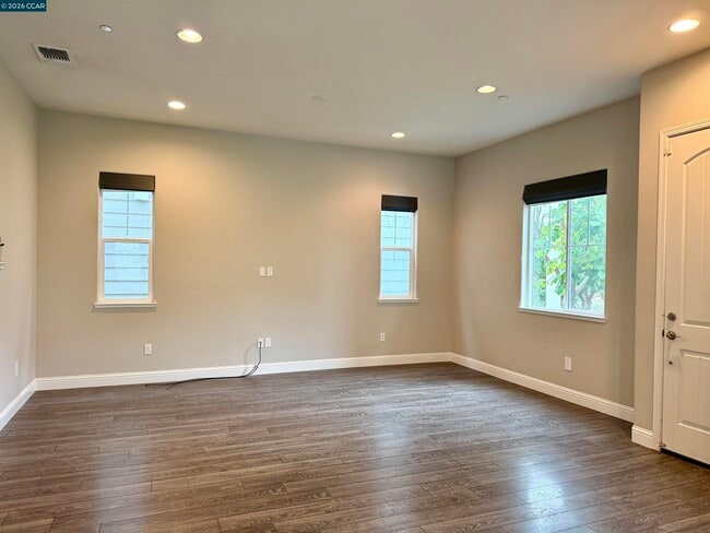 Building Photo - 64 Persimmon Walk