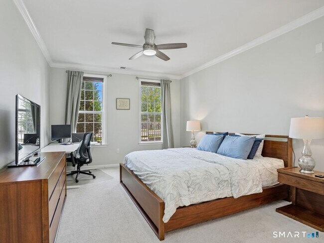 Building Photo - 302 Center Meadow Ln