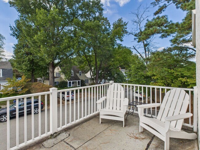 Building Photo - 5508 Grove Ave