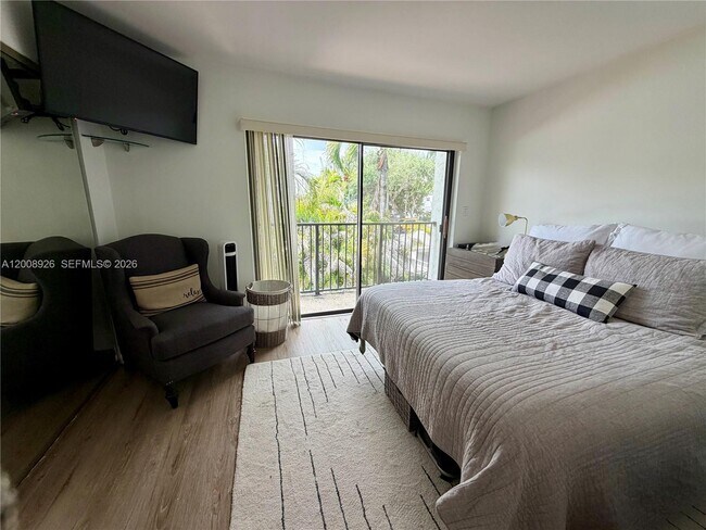 Building Photo - 3225 Bird Ave