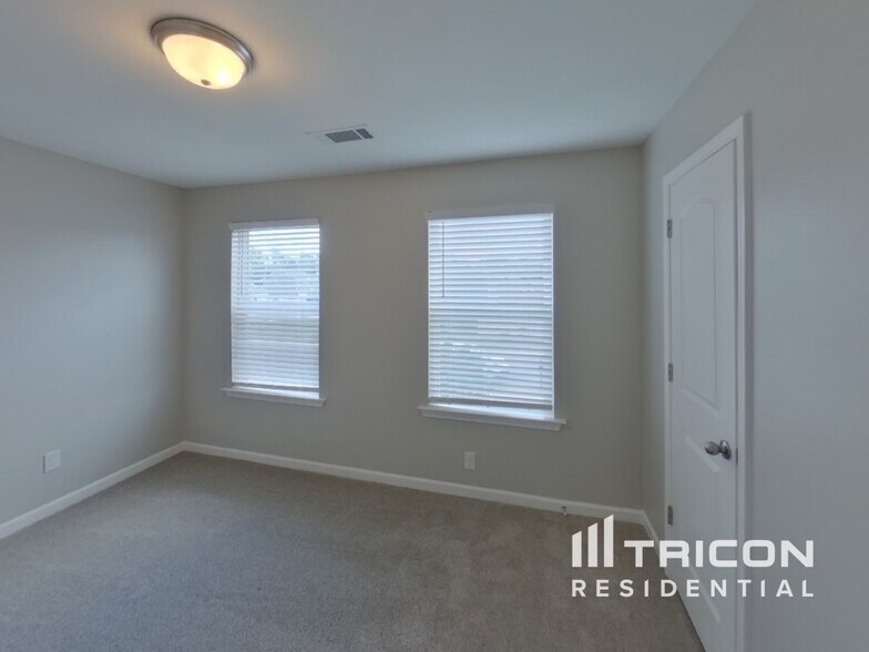 Building Photo - 3412 Vedette Ln
