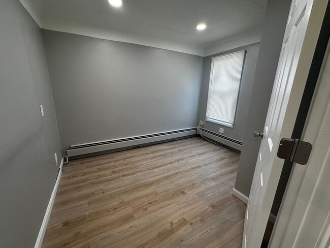 Building Photo - Great Home in Groose pointe $300 OFF MOVE ...