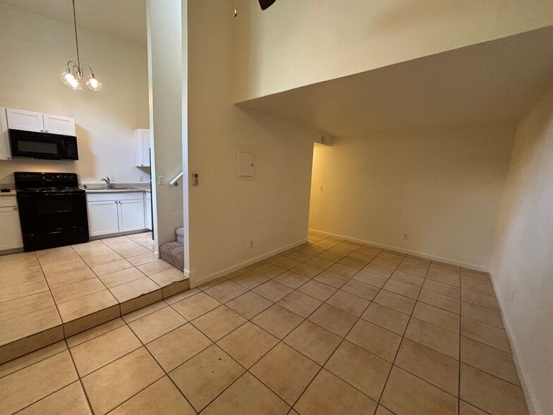 Building Photo - 1 E Navajo Rd