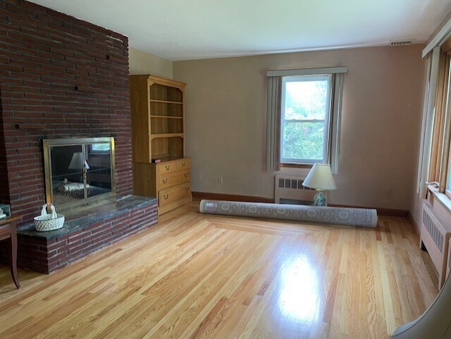 family room - 171 Derby Ave