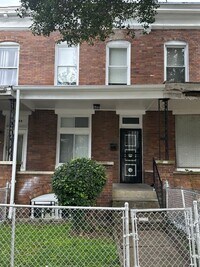 Building Photo - Spacious Home for Rent! Bonus Den Space! W...