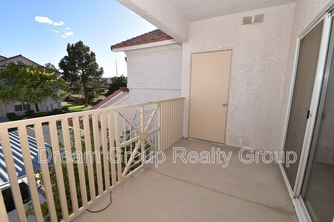 Building Photo - 8555 W Russell Rd