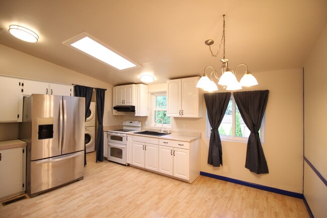 Building Photo - 3 Bed 2 Bath - NAS Whidbey - Pet Friendly