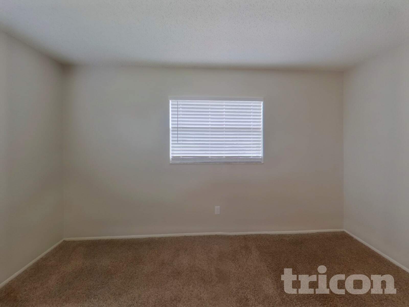 Building Photo - 125 Hidden Lake Dr