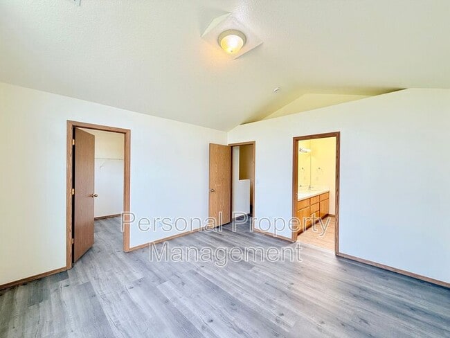 Building Photo - 5621 NE 64th Street