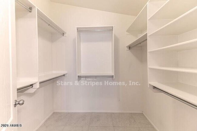 Building Photo - SPACIOUS SWEET HOME