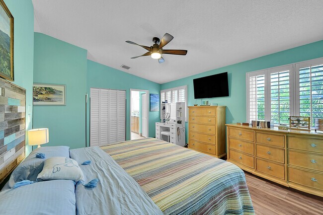 Building Photo - 2922 Port Royale Ln S