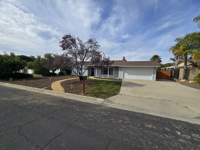 Building Photo - 449 Thumbelina Dr