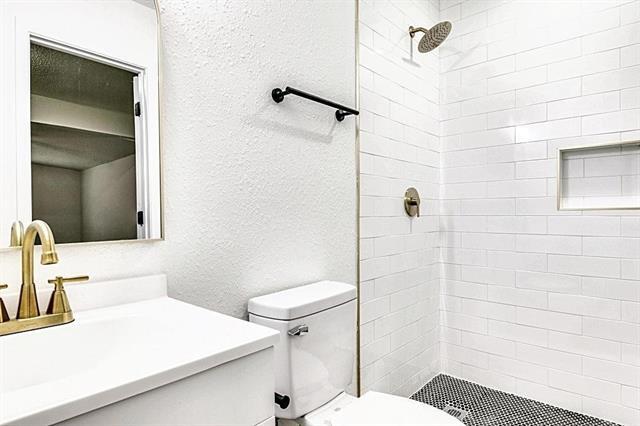 Building Photo - 2322 San Paula Ave