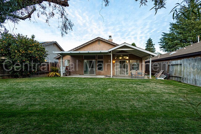 Building Photo - 3 Bedroom/2 Bath Home in RiverLakes - $225...