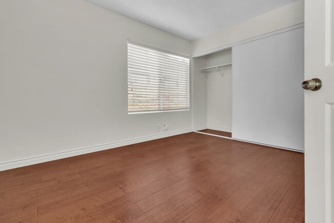 Building Photo - 2101 Vallejo Dr