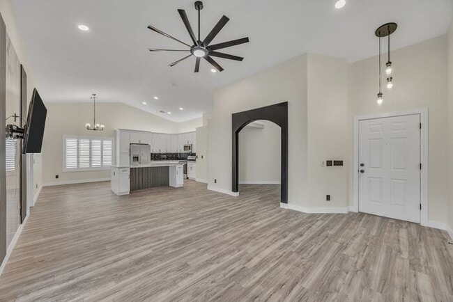 Building Photo - 3283 E Bonanza Rd