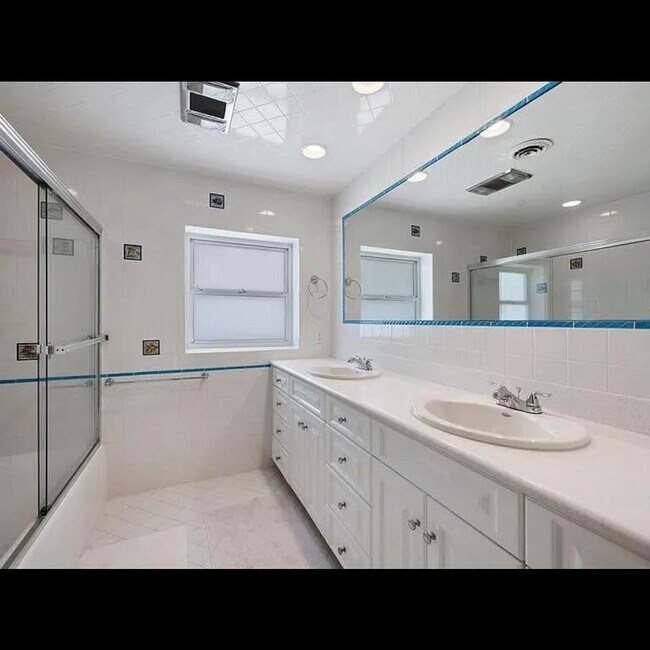 Building Photo - 960 48th Ave