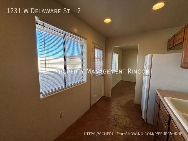 Building Photo - 1231 W Delaware St