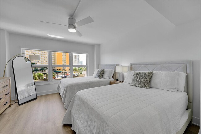 Building Photo - 405 N Ocean Blvd