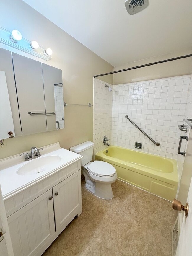 Building Photo - 2515 N Upriver Ct