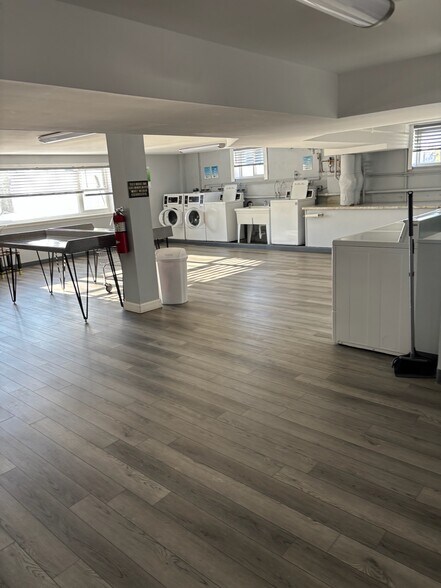 Laundry Room - 887 Farmington Ave