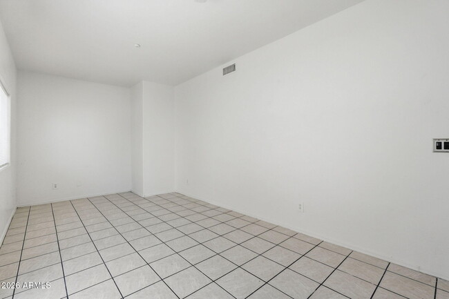 Building Photo - 1026 W Libra Dr