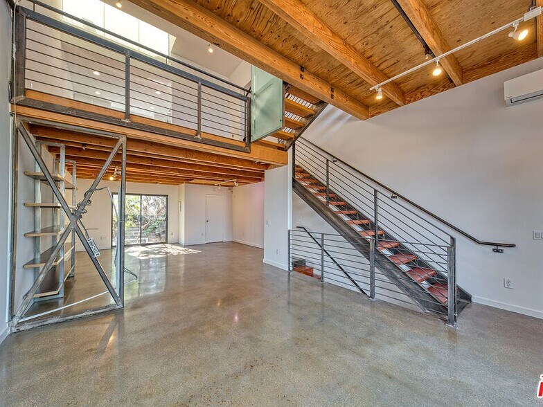 Building Photo - 1113 Electric Ave