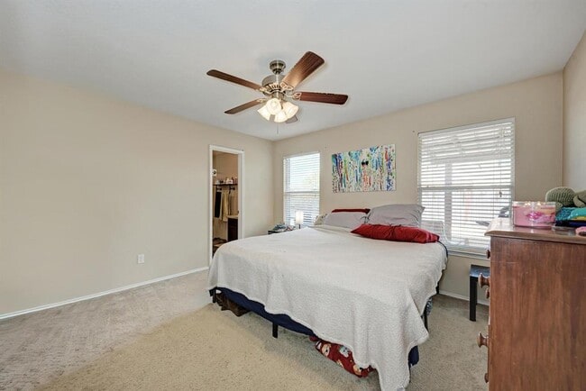 Building Photo - 921 Dexter Dr