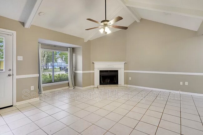 Building Photo - 5365 Sleepy Hollow Dr