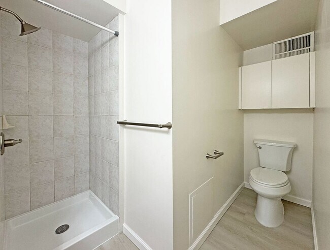 Building Photo - 927 Prospect St