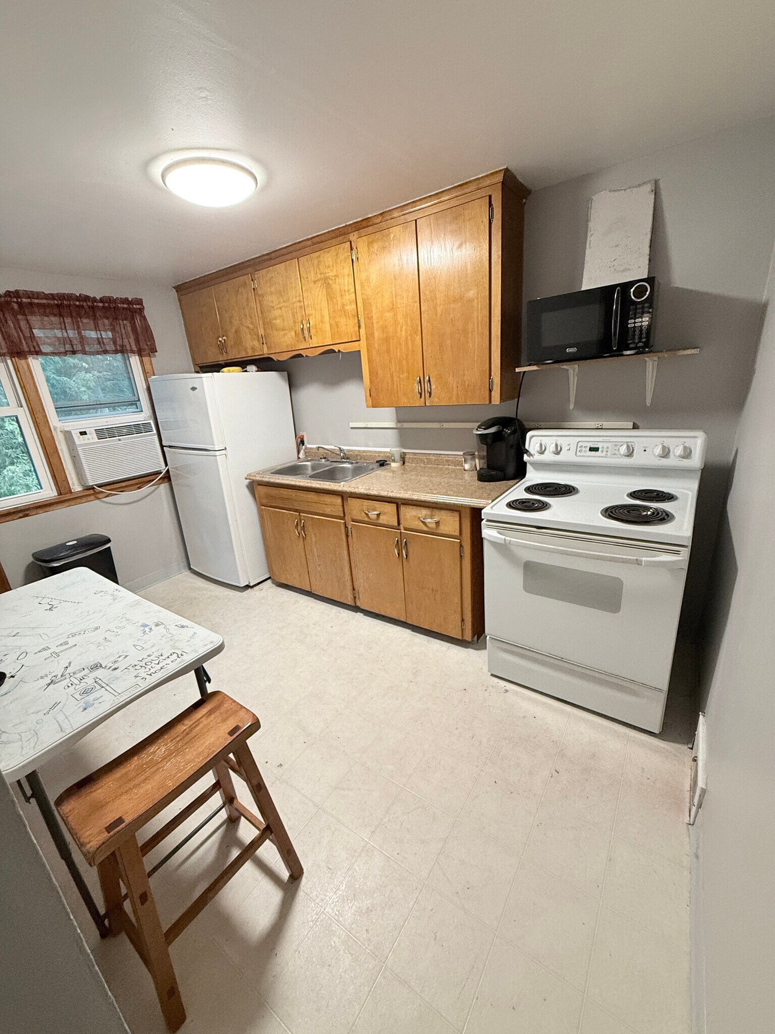Upper Level Kitchen - 1960 Lincoln Ave #4