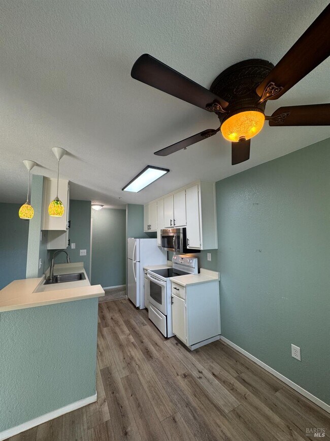 Building Photo - 511 Lighthouse Dr