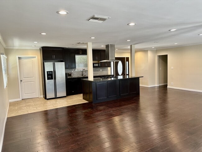 Building Photo - 6441 Baird Ave