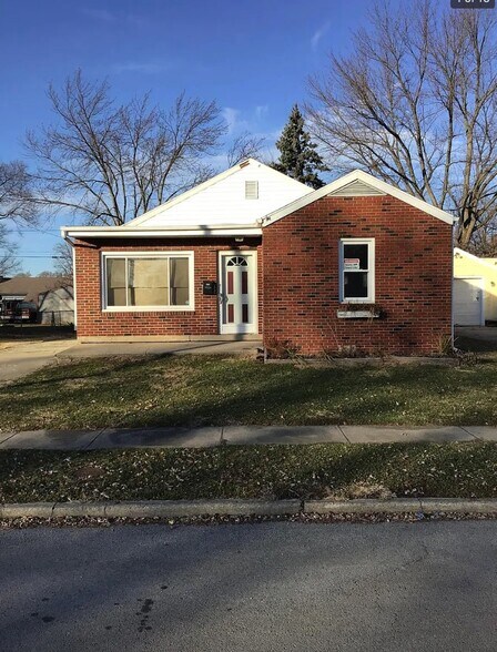 Building Photo - 208 E 34th St