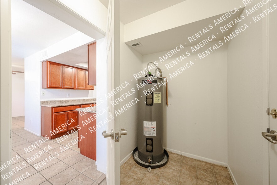 Building Photo - 1254 N 85th Pl
