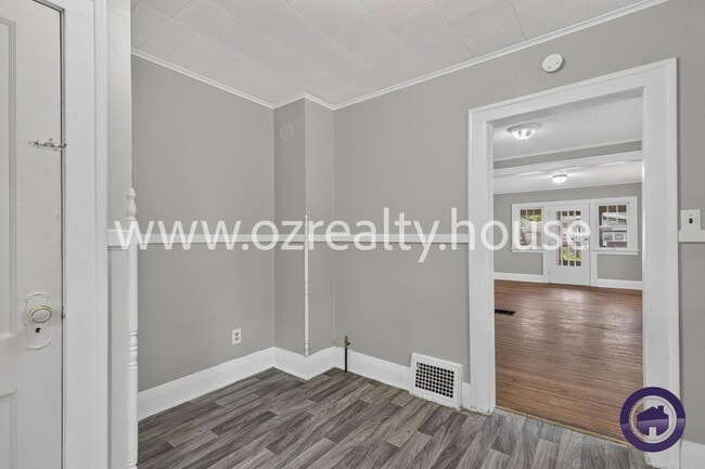 Building Photo - 3644 Leybourn Ave