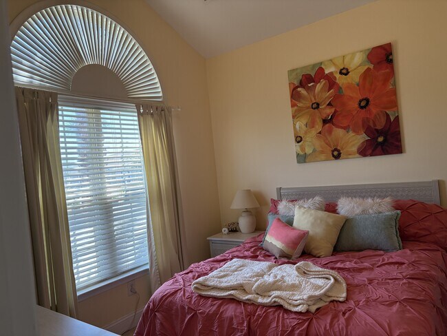 Building Photo - 991 Wrigley Dr