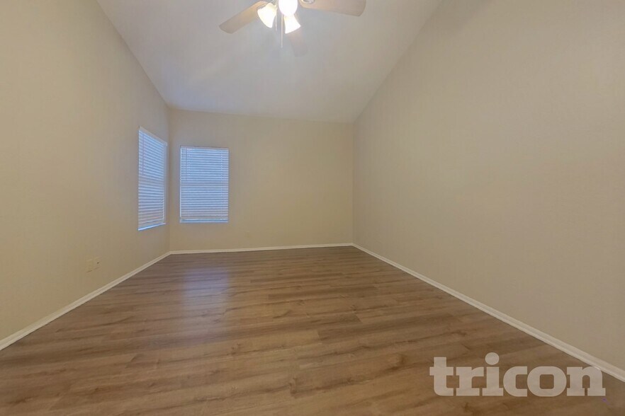 Building Photo - 11619 W Cyprus Dr