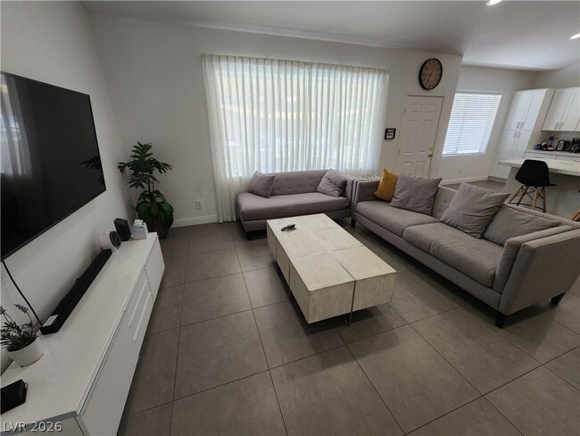 Building Photo - 417 Obsidian Dr