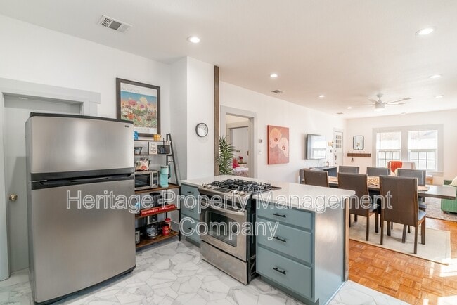 Building Photo - 475 E French Pl