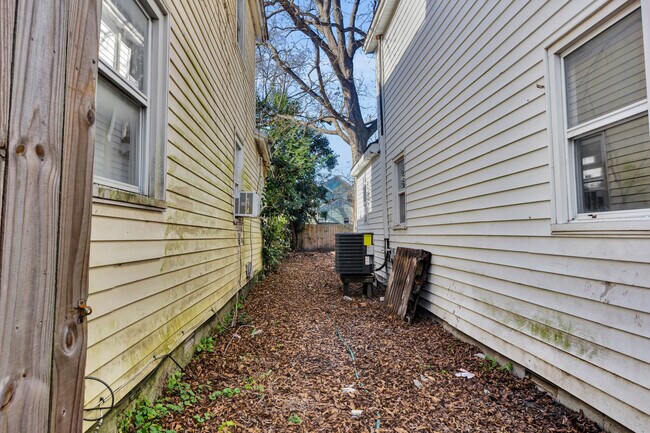 Building Photo - 605 1st Ave