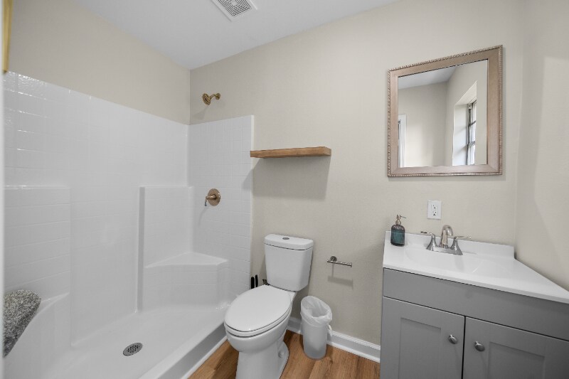 Building Photo - 1528 E Devine St